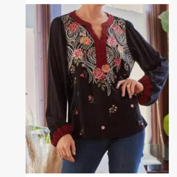 Savanna Jane Tops - Savanna Jane Embroidered top with v neckline and balloon sleeves Size M